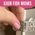 A hand attaches a "Do Not Disturb" sign to a doorbell with large text above reading, "Super practical do not disturb sign for moms—making mealtime easier." Thebargainsisters.com is printed at the bottom.